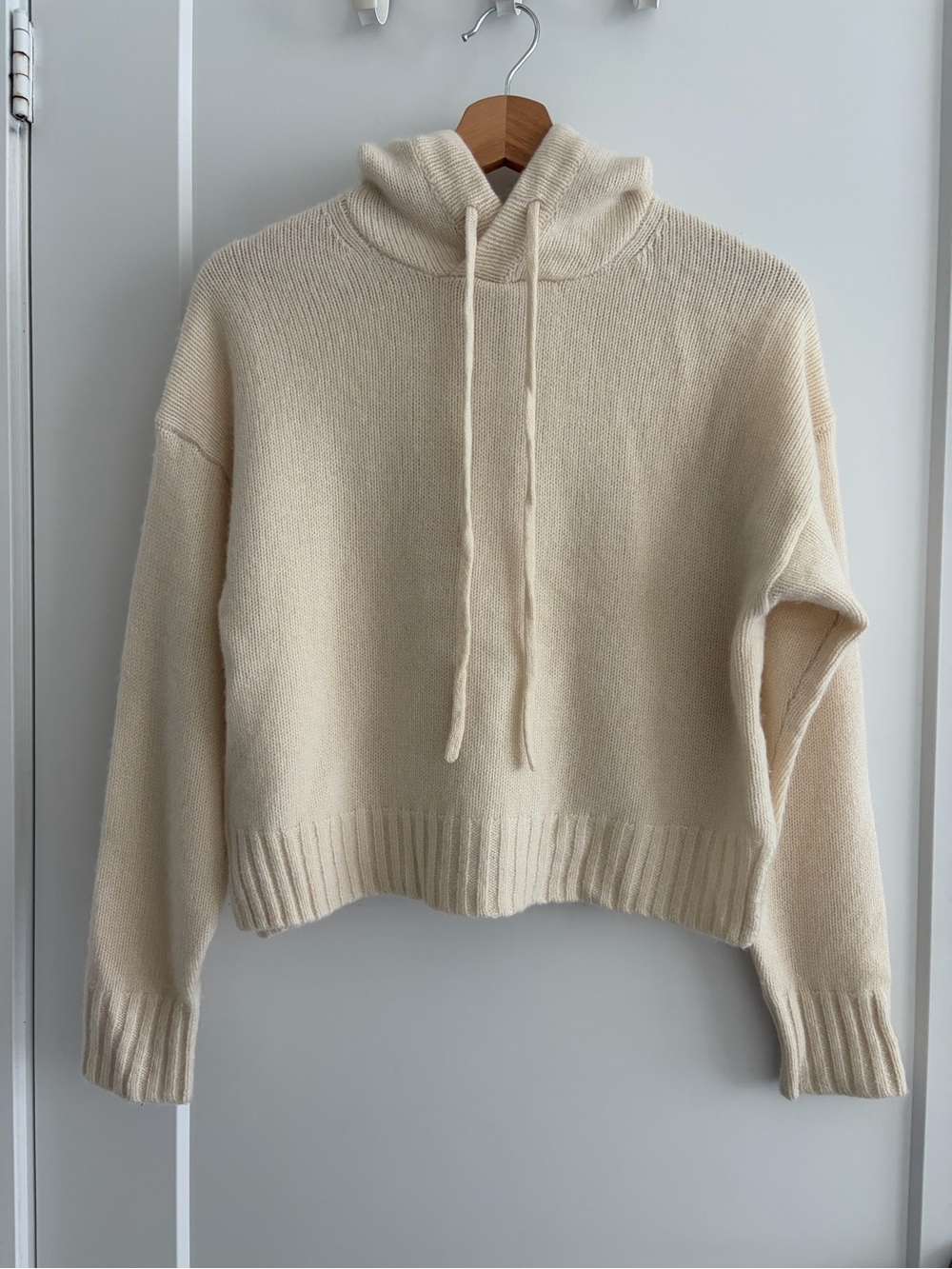 Aritzia Babaton Luxe Cashmere Knit Hoodie Sweater